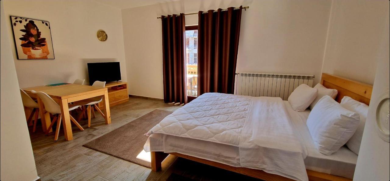 Apartmani Aleksandra 콜라신 외부 사진